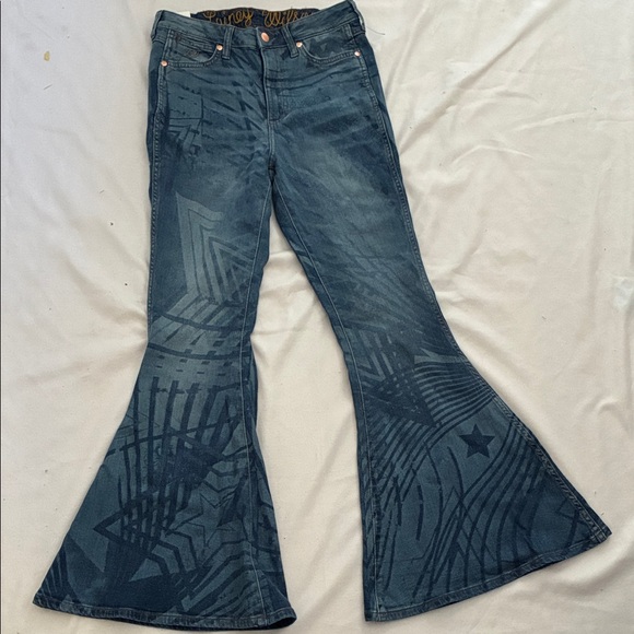 NWT Wrangler x Lainey Wilson collab jeans - Picture 3 of 8